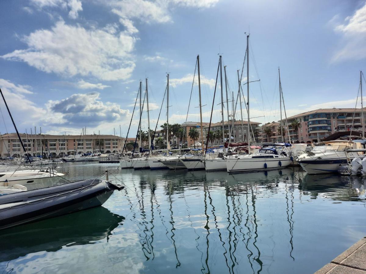 Appartamento Coeur Marina Climatise Terrasse Parking Fréjus Esterno foto