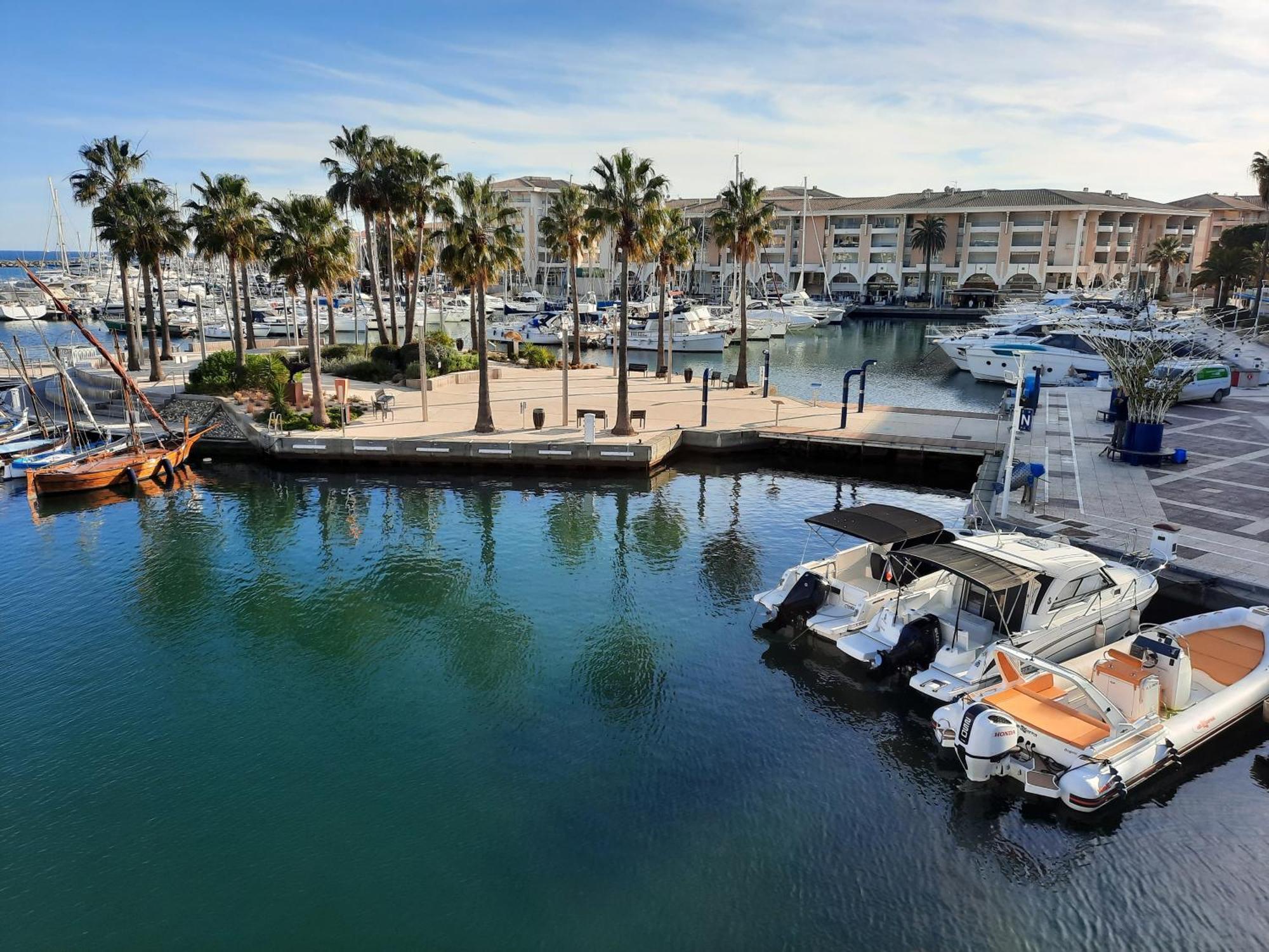 Appartamento Coeur Marina Climatise Terrasse Parking Fréjus Esterno foto
